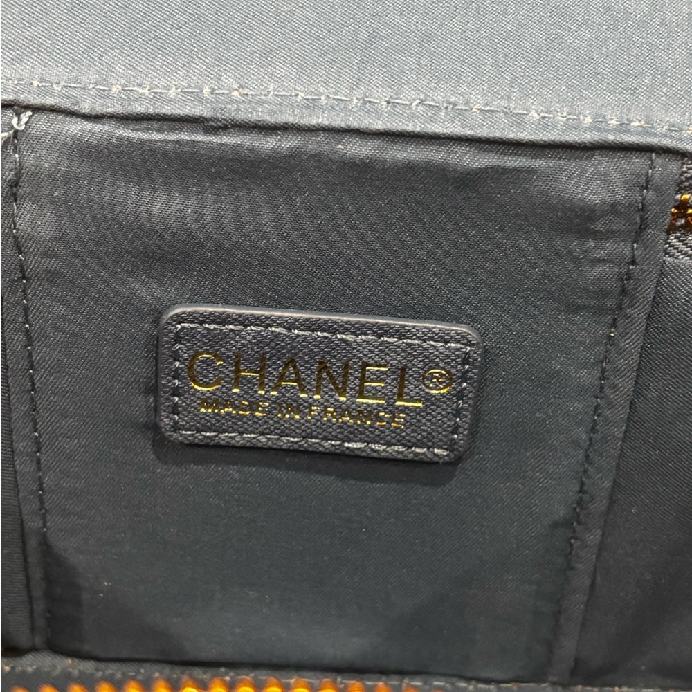 Chanel Makeup line Blue Floral Denim Shoulder Bag with Gold Accents - Picture 9 of 16